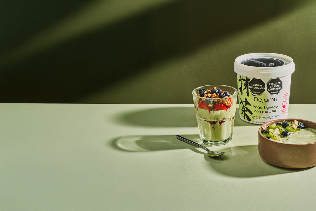 Yogurt griego con matcha